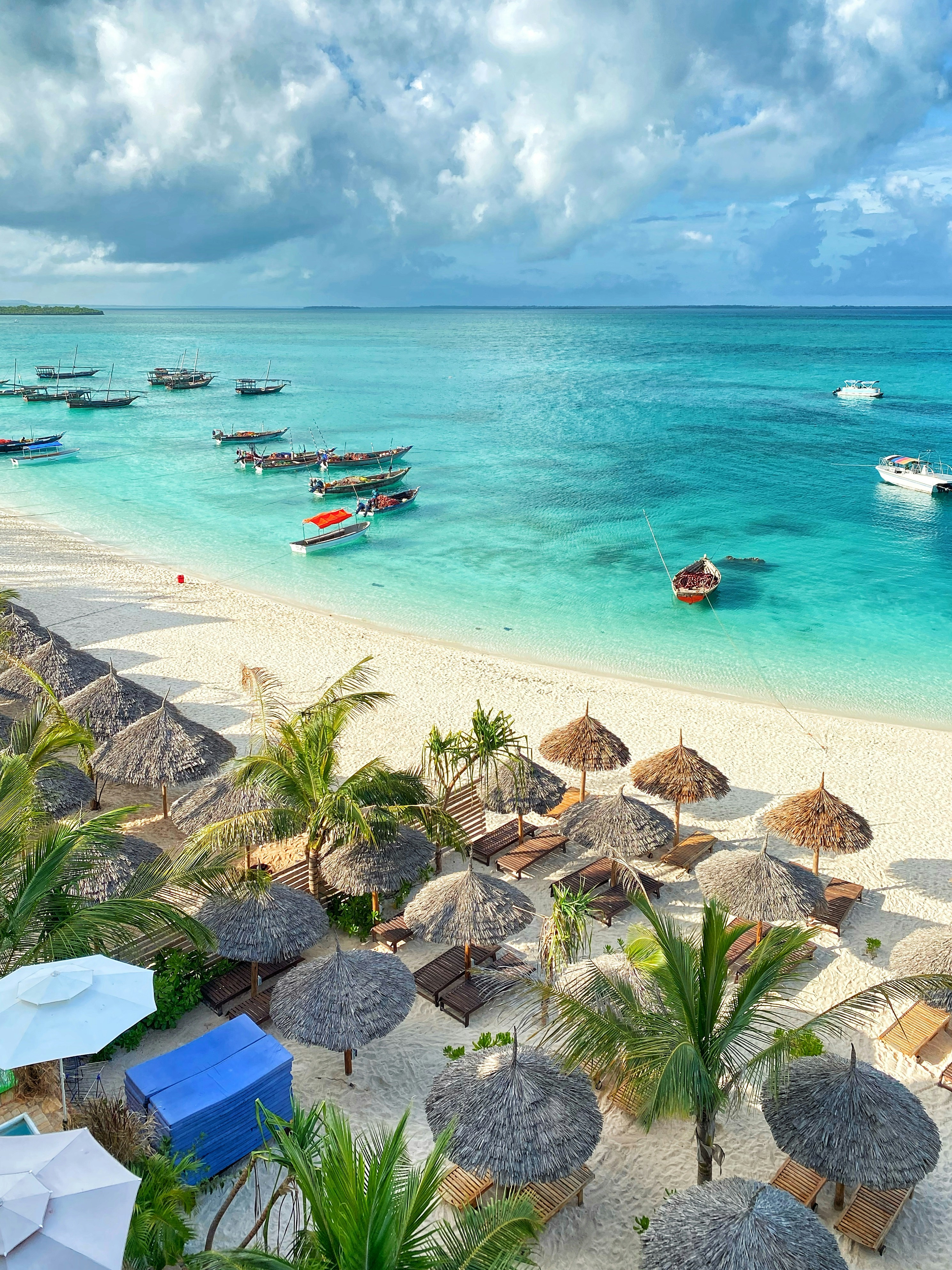 Turquoise water and white sand beach in Zanzibar
